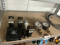 Manometers en divers - afbeelding 1 van  3