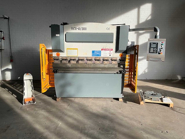 Mantech - w67k-40/200 - cnc press brake - 2020 - afbeelding 1 van  14