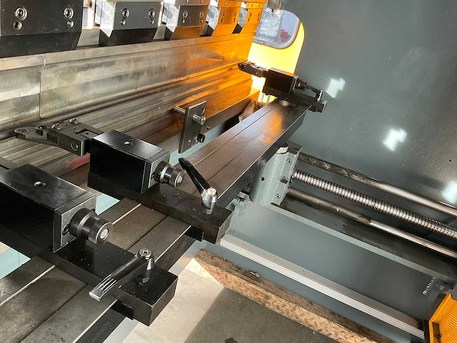 Mantech - w67k-40/200 - cnc press brake - 2020 - afbeelding 13 van  14
