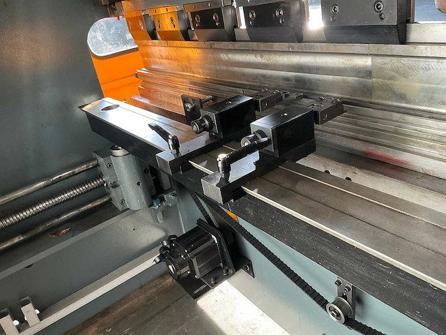 Mantech - w67k-40/200 - cnc press brake - 2020 - afbeelding 14 van  14