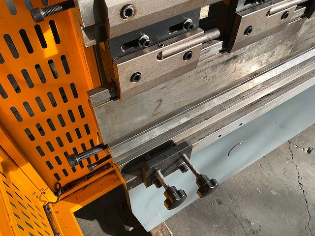 Mantech - w67k-40/200 - cnc press brake - 2020 - afbeelding 11 van  15