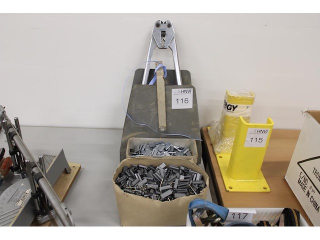 Manueel bandoleerapparaat. - afbeelding 1 van  3