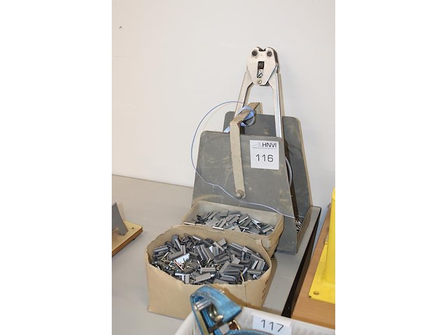 Manueel bandoleerapparaat. - afbeelding 2 van  3