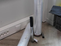 Manueel sealapparaat met extra rol sealfolie. - afbeelding 2 van  2