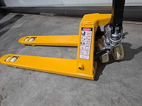 Manuele palletwagen / transpallet – 2.000 kg - ongebruikt - afbeelding 8 van  9
