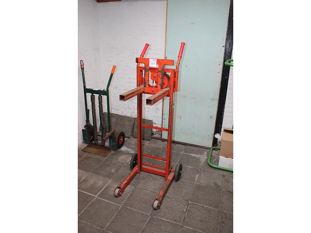 Manuele stapelaar overtoom mmi. maximaal 300 kg. - afbeelding 2 van  2