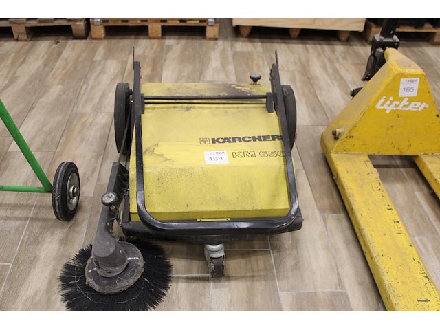 Manuele veegmachine karcher km650. - afbeelding 1 van  2