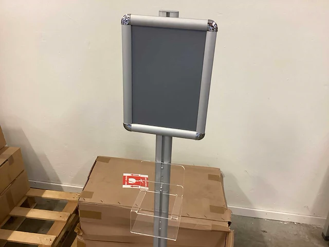Manutan informatie display met folderhouder (4x) - afbeelding 1 van  5