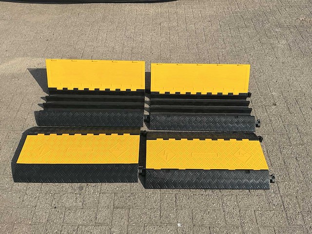 Manutan kabelbrug | drie kanaals (4x) - afbeelding 2 van  8