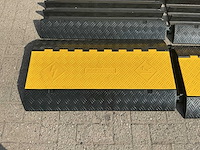 Manutan kabelbrug | drie kanaals (4x) - afbeelding 4 van  8
