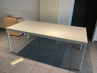 Manutan kantinetafel