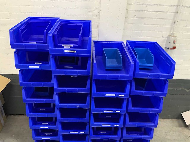 Manutan magazijnbakken (49x) - afbeelding 2 van  7