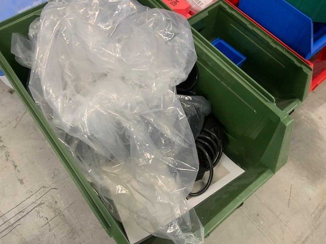 Manutan magazijnbakken met werkplaatsmaterialen (45x) - afbeelding 8 van  16