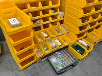 Manutan magazijnban met onder andere vieweg doseer materialen en brady materialen (120x) - afbeelding 2 van  34