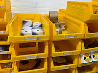 Manutan magazijnban met onder andere vieweg doseer materialen en brady materialen (120x) - afbeelding 7 van  34