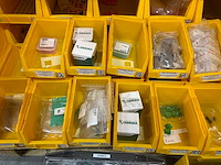 Manutan magazijnban met onder andere vieweg doseer materialen en brady materialen (120x) - afbeelding 8 van  34