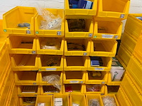 Manutan magazijnban met onder andere vieweg doseer materialen en brady materialen (120x) - afbeelding 9 van  34