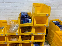 Manutan magazijnban met onder andere vieweg doseer materialen en brady materialen (120x) - afbeelding 10 van  34