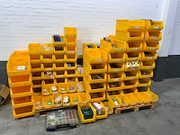 Manutan magazijnban met onder andere vieweg doseer materialen en brady materialen (120x) - afbeelding 1 van  34