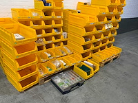 Manutan magazijnban met onder andere vieweg doseer materialen en brady materialen (120x) - afbeelding 14 van  34