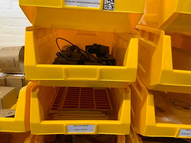 Manutan magazijnban met onder andere vieweg doseer materialen en brady materialen (120x) - afbeelding 20 van  34