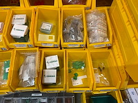 Manutan magazijnban met onder andere vieweg doseer materialen en brady materialen (120x) - afbeelding 23 van  34