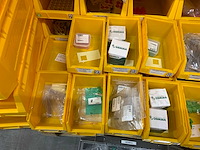 Manutan magazijnban met onder andere vieweg doseer materialen en brady materialen (120x) - afbeelding 29 van  34