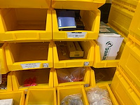 Manutan magazijnban met onder andere vieweg doseer materialen en brady materialen (120x) - afbeelding 31 van  34