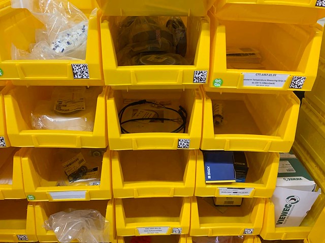 Manutan magazijnban met onder andere vieweg doseer materialen en brady materialen (120x) - afbeelding 32 van  34