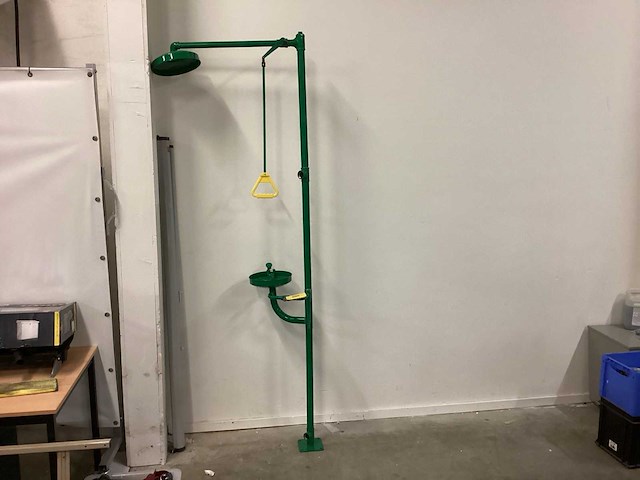 Manutan veiligheidsdouche - afbeelding 1 van  4