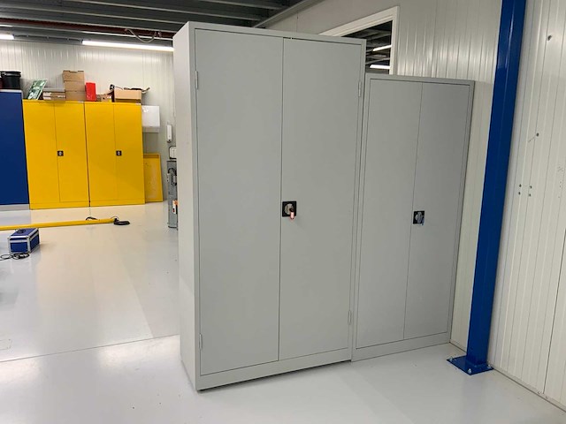 Manutan werkplaatskast - afbeelding 1 van  6