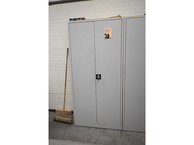 Manutan werkplaatskast - afbeelding 2 van  4