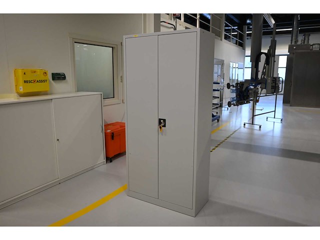 Manutan werkplaatskast - afbeelding 1 van  4