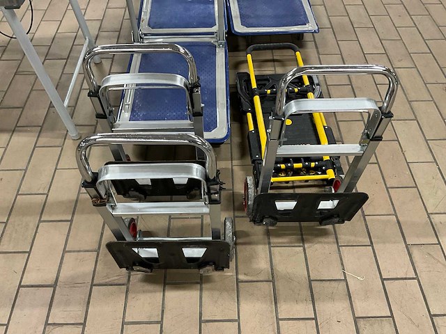 Manutan/stanley steek -en plateauwagen (7x) - afbeelding 2 van  5