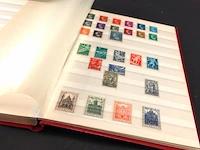 Map grotendeels gevuld met nederlandse postzegels - afbeelding 4 van  6