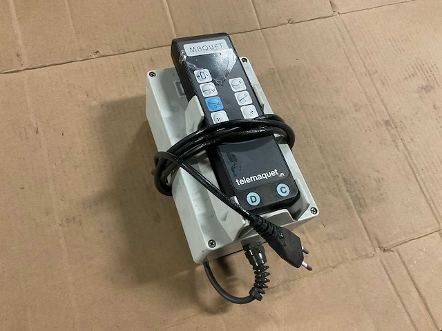 Maquet 3110.26a9 remote control with charger - afbeelding 1 van  3