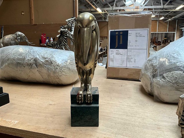 Maraboe statue - afbeelding 1 van  3