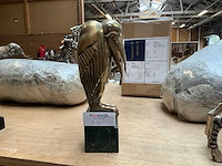 Maraboe statue - afbeelding 2 van  3