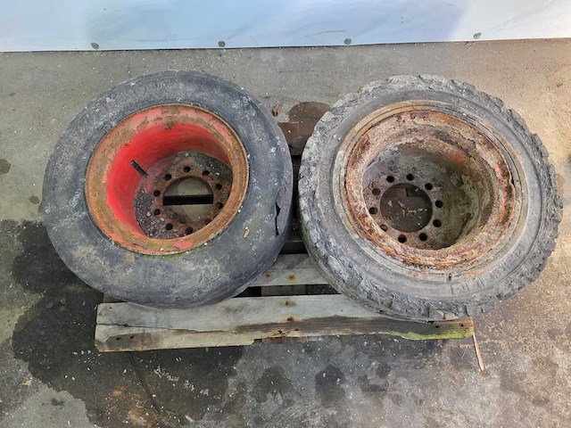 Marangoni - heftruck bandenset 300-15/8.00 - afbeelding 3 van  6
