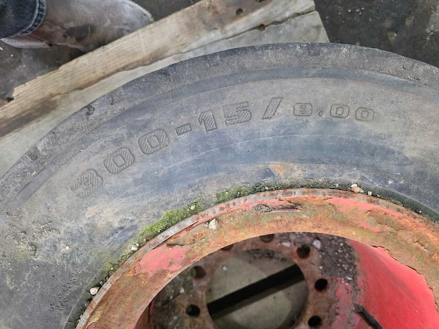 Marangoni - heftruck bandenset 300-15/8.00 - afbeelding 6 van  6