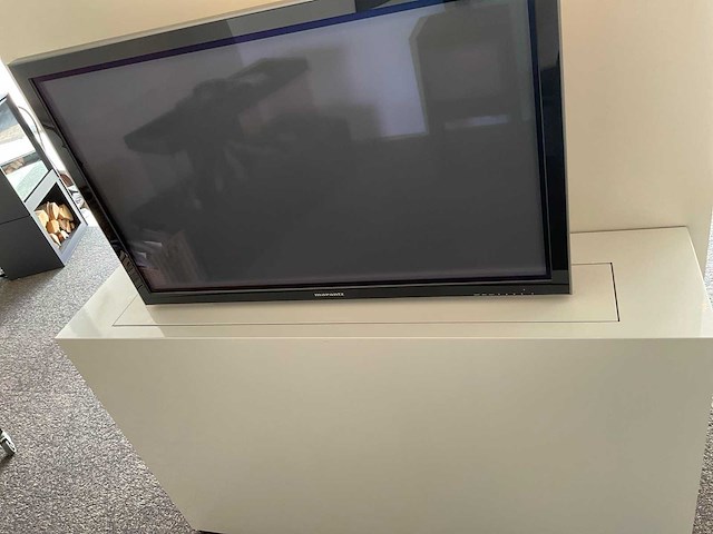 Marantz pd4201e/n1b tv meubel met liftsysteem en tv - afbeelding 1 van  1