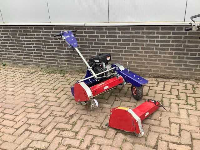 Maredo 60-4 kunstgras reinigingsmachine - afbeelding 1 van  7