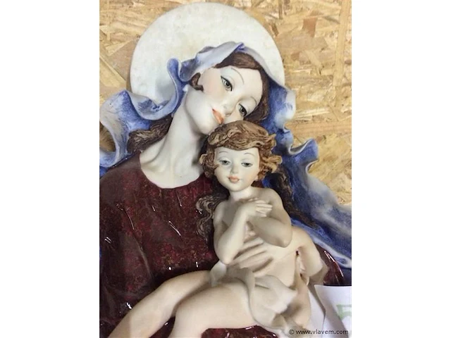 Maria met kind (kunststof) - afbeelding 2 van  2