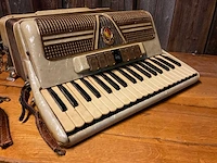 Marinucci | vintage italiaanse toetsaccordeon - afbeelding 5 van  12