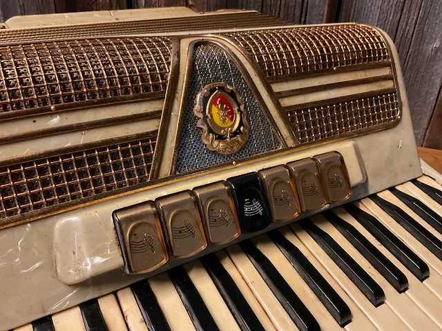 Marinucci | vintage italiaanse toetsaccordeon - afbeelding 6 van  12