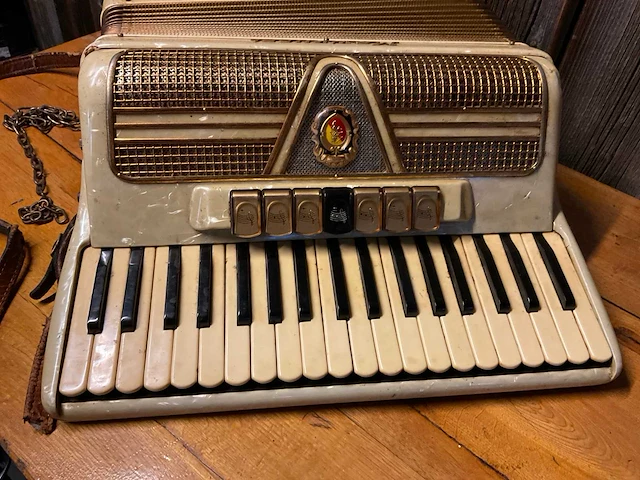 Marinucci | vintage italiaanse toetsaccordeon - afbeelding 8 van  12