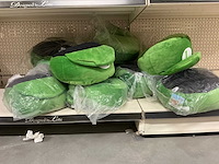 Mario kart luigi hat knuffel - 18cm (11x) - afbeelding 1 van  1