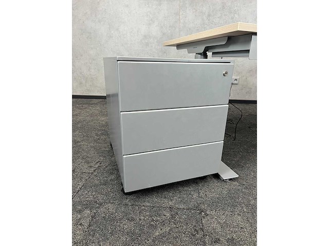 Markant - elektrisch zit-sta bureau 160x80 met ladeblok- ongebruikt - afbeelding 9 van  18