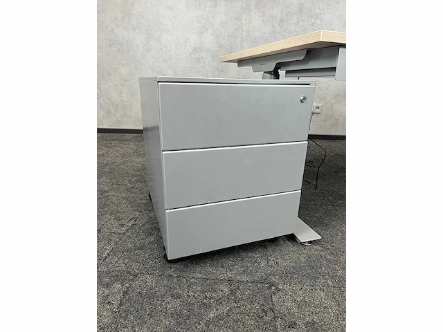 Markant - elektrisch zit-sta bureau 160x80 met ladeblok- ongebruikt - afbeelding 9 van  18