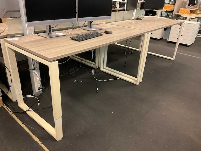 Markant bureau (2x) - afbeelding 1 van  8